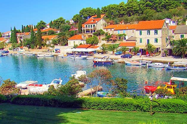 Excursión privada en lancha motora desde Trogir y Split por la isla de Šolta