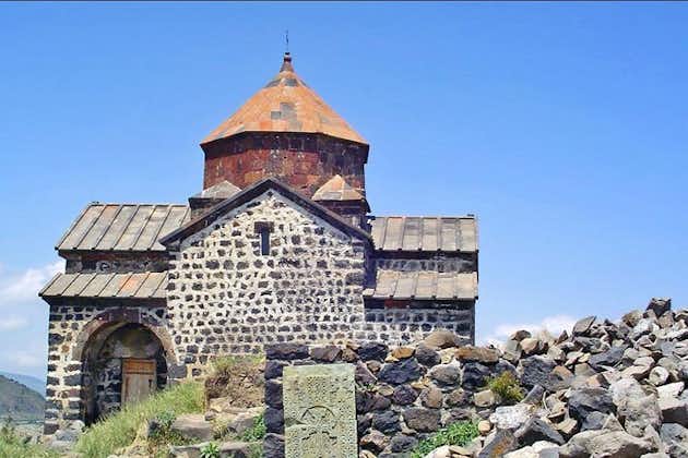Excursión privada de 6-7 horas a Tsaghkadzor, Kecharis, lago Sevan, Sevanavank desde Ereván