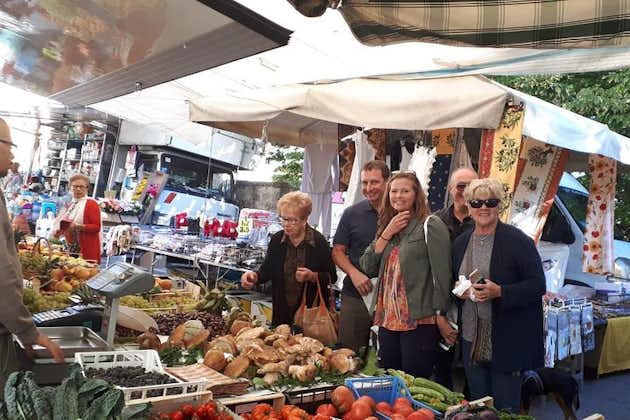 Cesarine: Markedstur og typisk bespisning hjemme hos en lokal i Siena