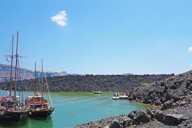 Crociera delle Isole vulcaniche di Santorini con visita al Vulcano, alle sorgenti termali e all'isola di Thirassia