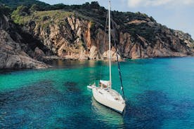 Gita privata di un'intera giornata a Ibiza e Formentera in barca a vela