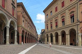 Private 3-hour Walking Tour of Bologna with private official tour guide