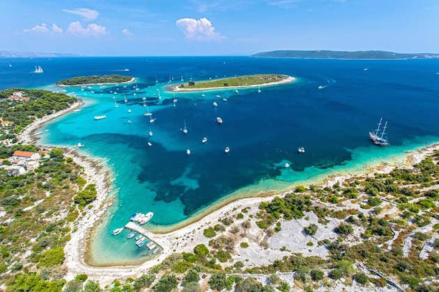 Excursion en bateau d'une demi-journée vers deux îles et le Lagon bleu au départ de Split