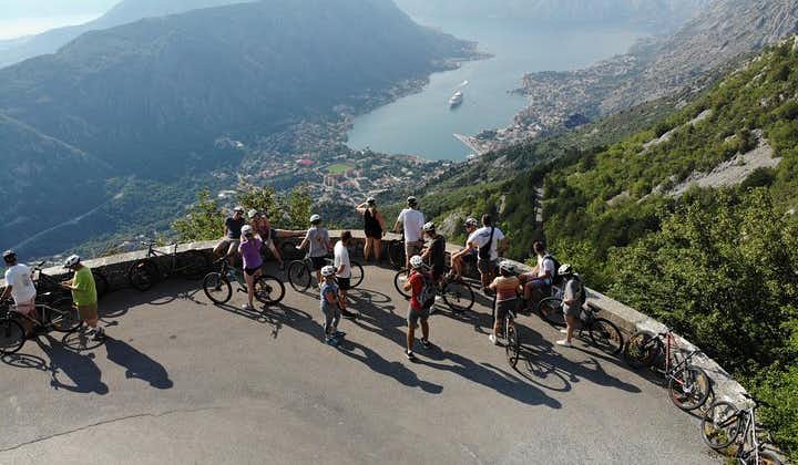 Epische 25-Kurven-Fahrradabfahrt mit Panoramablick in Montenegro