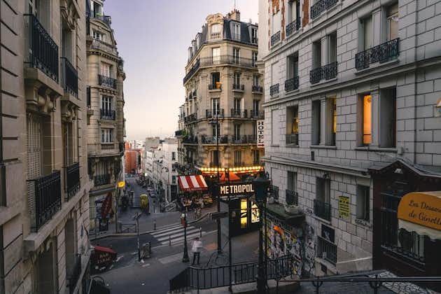 Recorrido privado: recorrido a pie por Montmartre, cena y cabaré Au Lapin Agile
