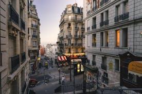 Privat Tour: Montmartre Walking Tour, middag och Au Lapin Agile Cabaret