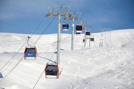 Experiencia de nieve en la estación de esquí Gudauri, tour privado de día completo