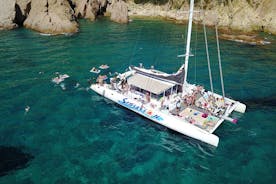 Passeggiate Attraverso La Costa Brava In Un Grande Catamarano Con Buffet-barbacoa E Bagno