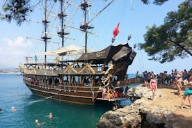 Paseo en barco pirata de Kemer con almuerzo y traslado gratuito al hotel