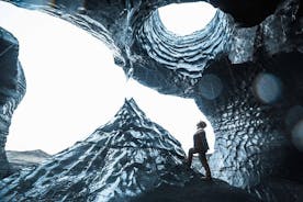カトラ火山の氷の洞窟