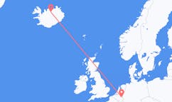 Flyreiser fra byen Maastricht, Nederland til byen Akureyri, Island