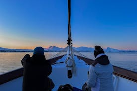 Tromssa Luxury Sailing Yacht Polar Fjord -risteily lounaalla