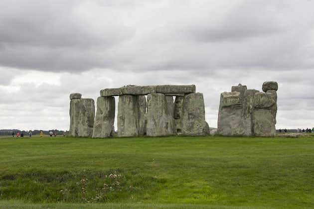 Stonehenge, Bath et Salisbury en visite privée en véhicule de luxe exécutif