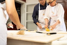 Deel je Pasta Love: kleine groep Pasta en Tiramisu-klasse in Lecce