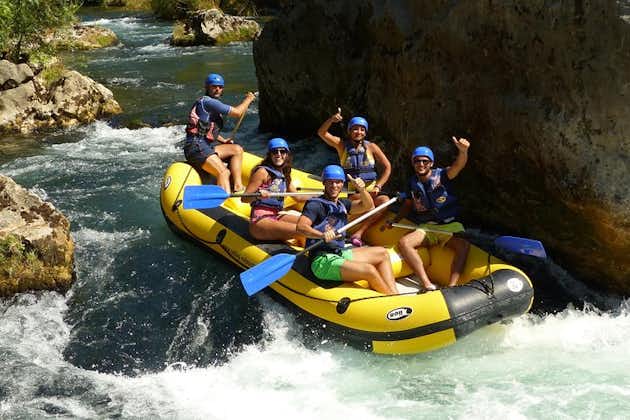 Expérience de rafting dans le canyon de la rivière Cetina