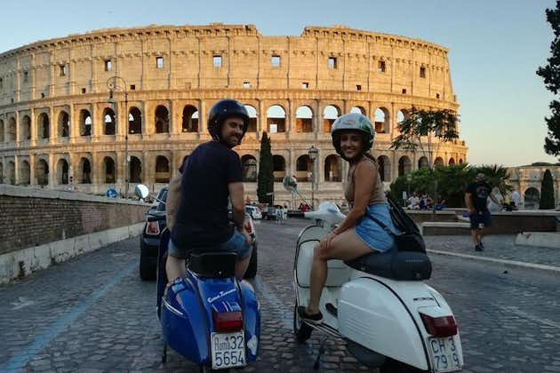 Tour secreto de Roma en Vespa con conductor