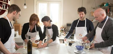 Private Cooking Class with Wine Tasting in a Local Home in Civitavecchia 