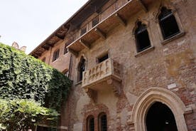 A Charming Verona Small Group Stress Free City Tour with a Local Guide