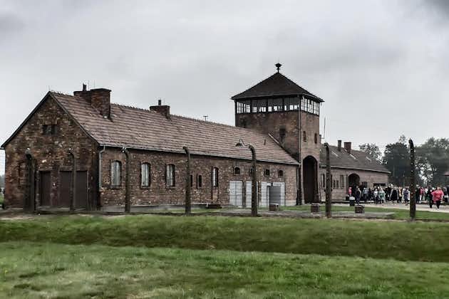 Auschwitz og Birkenau: Live-guidet tur med transport og hotellhenting