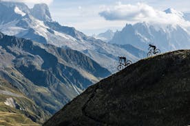 Punto di vista sui ghiacciai di Chamonix in mountain bike elettrica