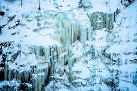 Cachoeiras congeladas na aventura Korouoma Canyon