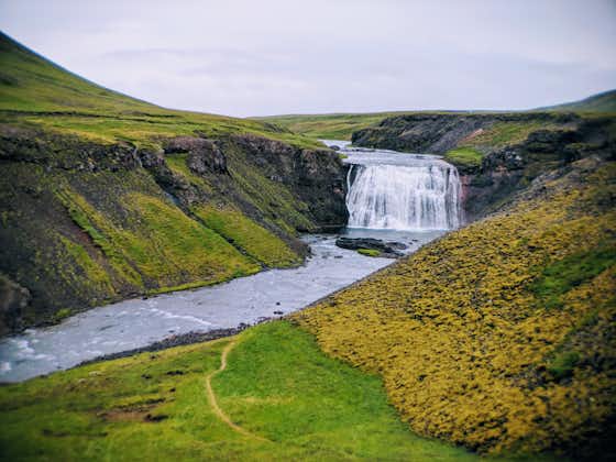 photo of þórufoss waterfall in the Icelandic countryside, waterfall to right.