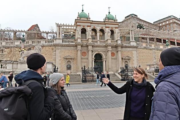 Recorrido a pie por el pequeño grupo de Buda Castle District en Budapest