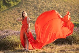 トスカーナでのプライベート フライング ドレス撮影