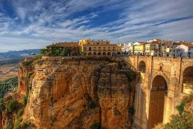 Private turer fra Malaga til Ronda og den hvite landsbyen Setenil opp til 8 pax