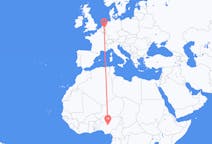 Flyg från Abuja, Nigeria till Eindhoven, Nederländerna