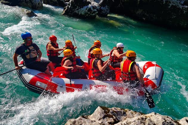 Rafting in acque bianche sul fiume Isonzo a Bovec, Slovenia