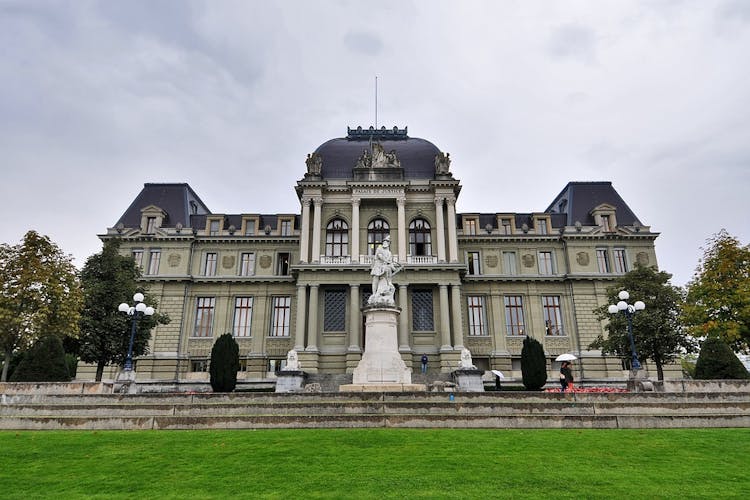 Photo of Lausanne Switzerland, by SofieLayla Thal-district court