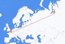Fly fra Novyj Urengoj til Paris
