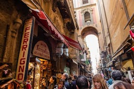 Tour del cibo di strada con guida locale esperta a Napoli