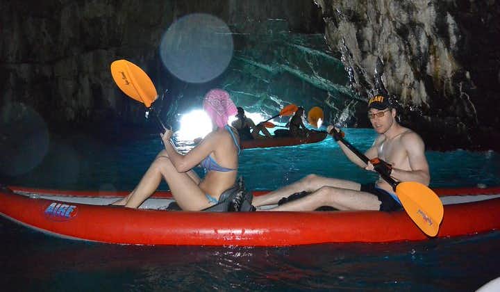 Halvdagstur til den blå grotte med kajak og snorkling fra Kotor