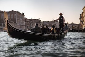 Venetsian kohokohtia kävelykierros Pyhän Markuksen basilikan ja gondolimatkan kanssa