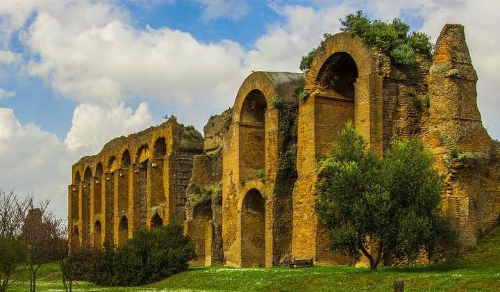 Rome: Professional photoshooting in the acqueduct park with historical anecdotes
