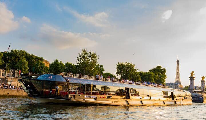 Paris Seine River Dinner Cruise with Live Music by Bateaux Mouches 