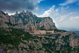 Excursion d’une demi-journée en petit groupe à Montserrat au départ de Barcelone : randonnée facile et téléphérique
