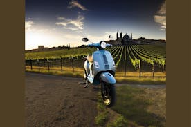 Kjør inn i Toscanas solnedgang: Vespa-tur med middag