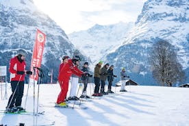 Excursión de un día de esquí para principiantes a la región de esquí de Jungfrau desde Lucerna