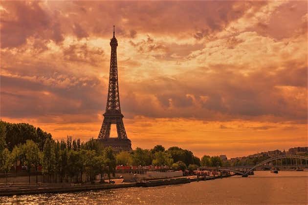 Croisière sur la Seine et dégustation de crêpe au pied de la tour Eiffel