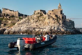 Utforska Poetbuktens hemligheter och Cinque Terre till sjöss