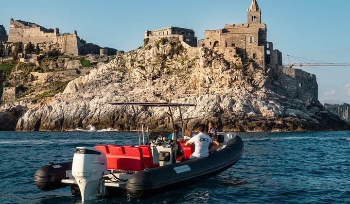 Ontdek de geheimen van de Golf van Dichters en Cinque Terre over zee