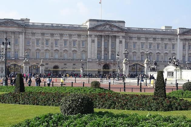 Visite privée à pied du palais de Buckingham, du palais St James et du palais de Hampton Court