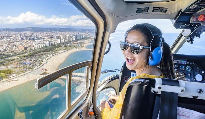 360º 바르셀로나: 올드 타운 워킹, 헬리콥터 비행 및 세일링 소그룹 투어