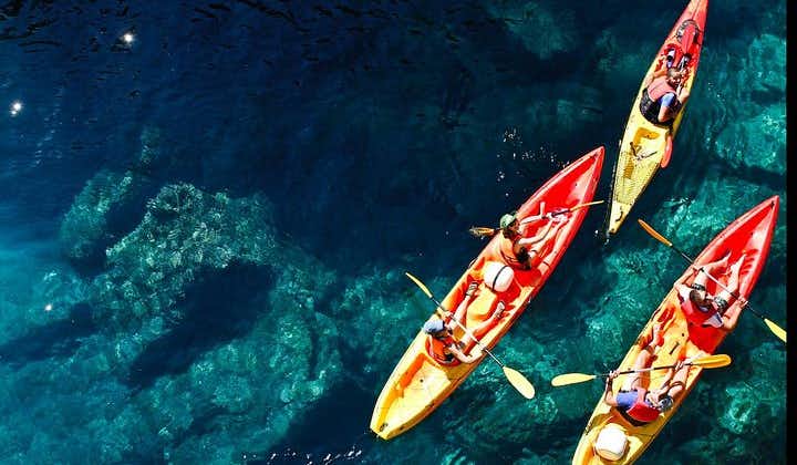 Kayak et plongée en apnée au coucher du soleil avec collation de fruits, eau et vin