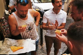 Streetfood: et gammelt marked i Napoli, vegetarisk valg. såvel