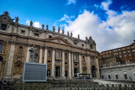 Snabb åtkomst Vatikanen Raphael Rooms Sixtinska kapellet och St Peter Basilica guidad tur