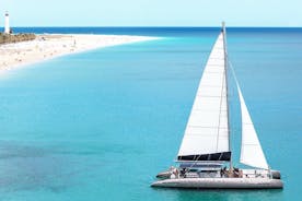 Fuerteventura: Magic Select Catamaran-tur med mad og drikkevarer